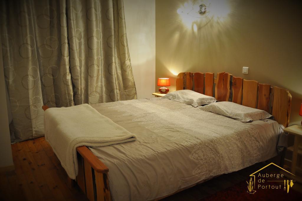 Auberge De Portout Шана Номер фото